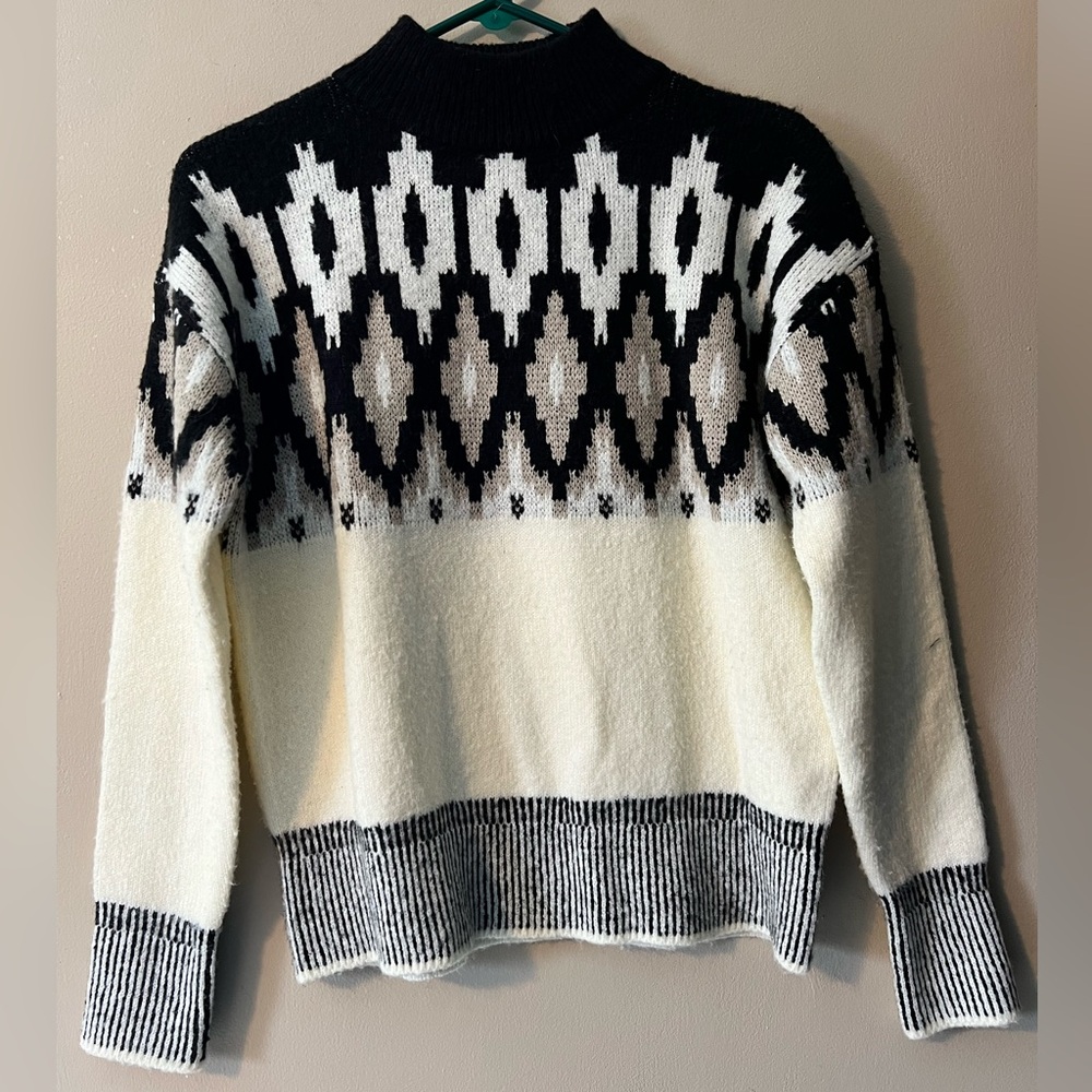 89th & Madison S/P mock turtle neck geometric fair isle design soft sweater.